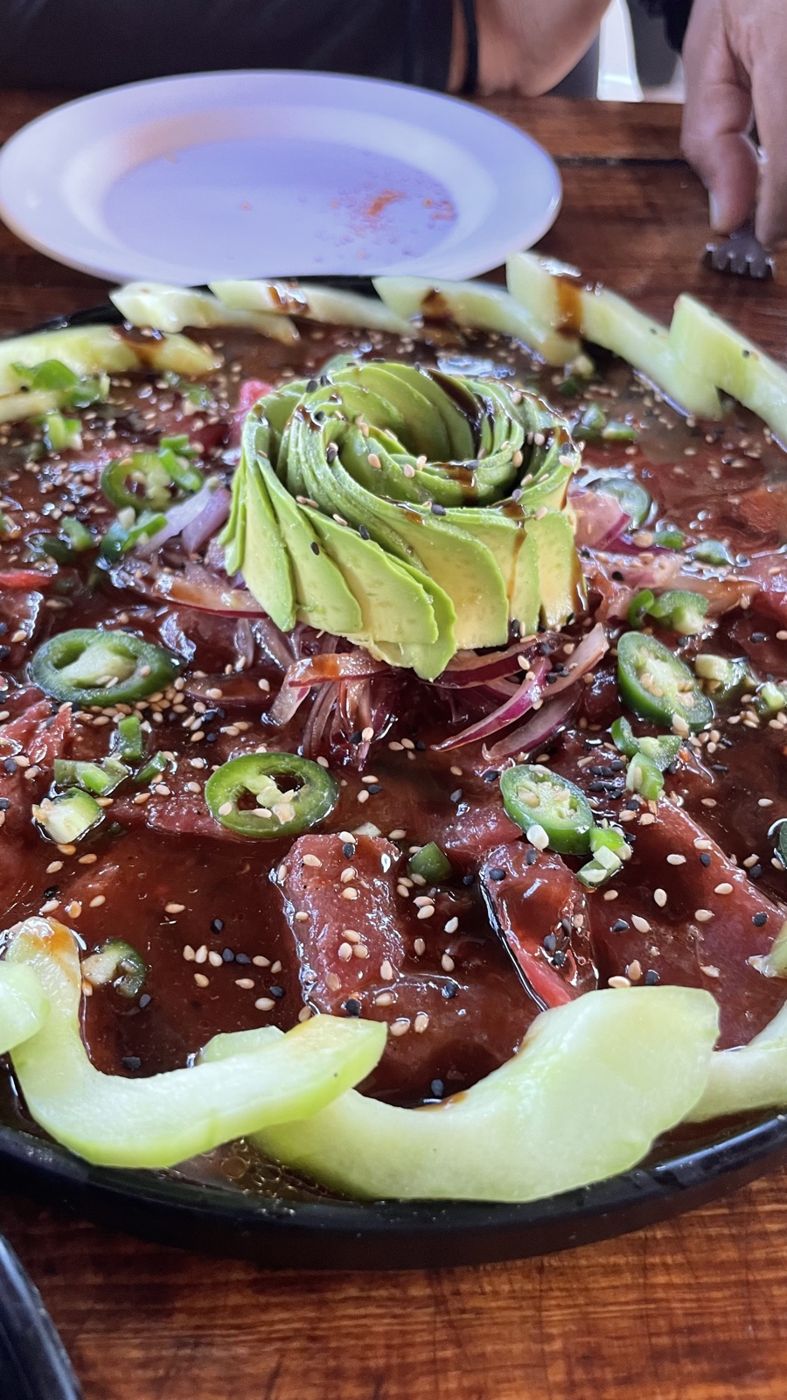 Tuna tataki with avocado, serrano chile and sesame at Dalí, La Paz